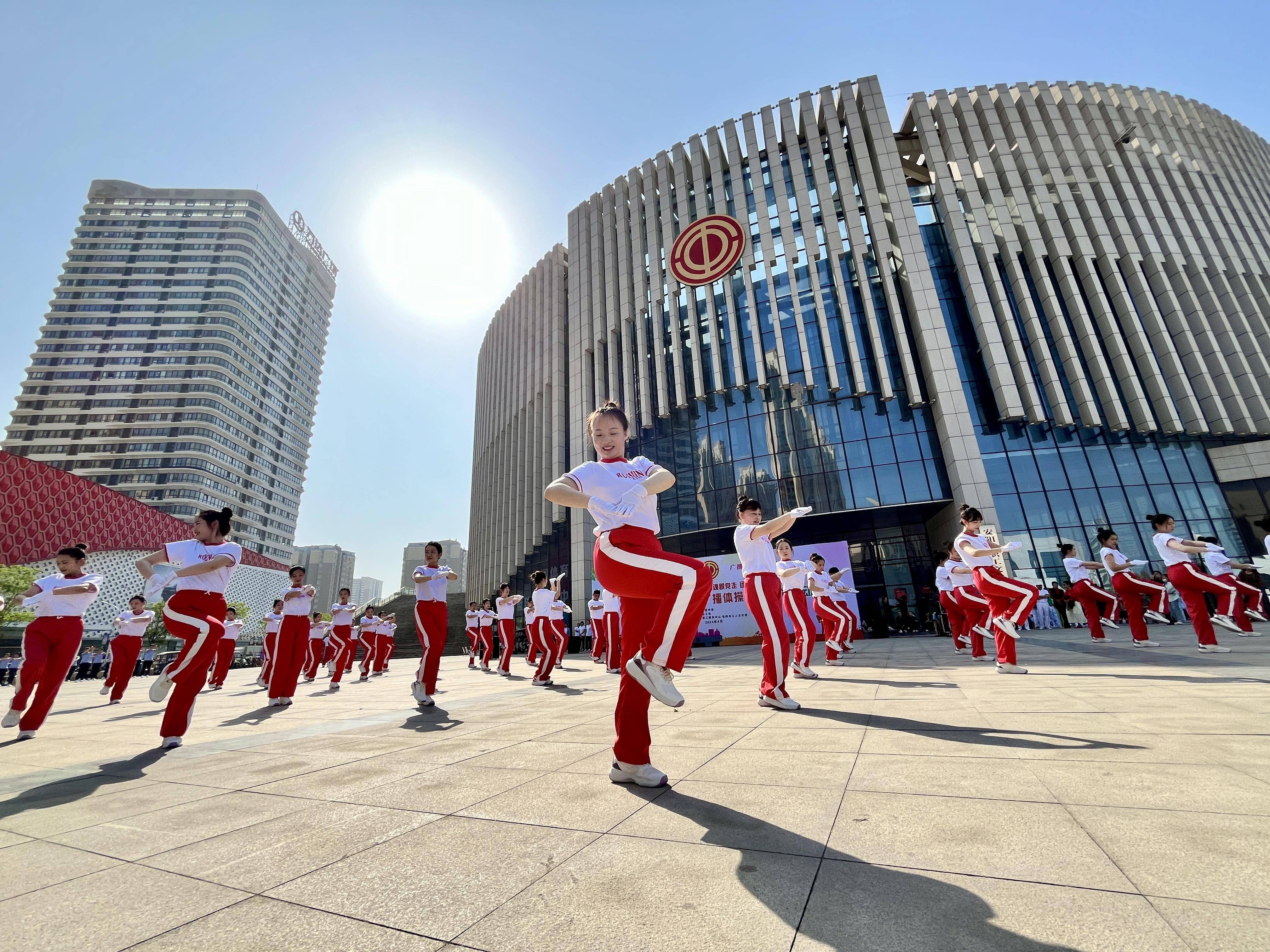 开云网站-城市艺术体操表演，运动与文化的精彩融合的简单介绍
